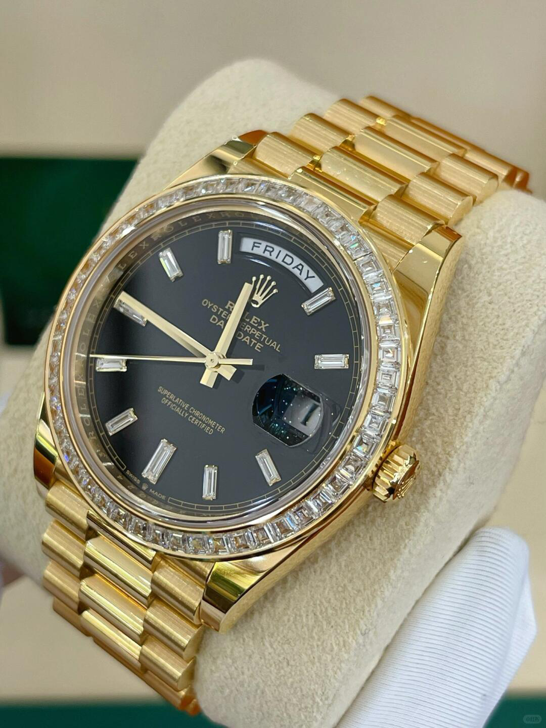 Rolex Day-Date 40mm Yellow Gold Onyx Baguette Diamond Dial Baguette Bezel m228398tbr-0001 - Image 5