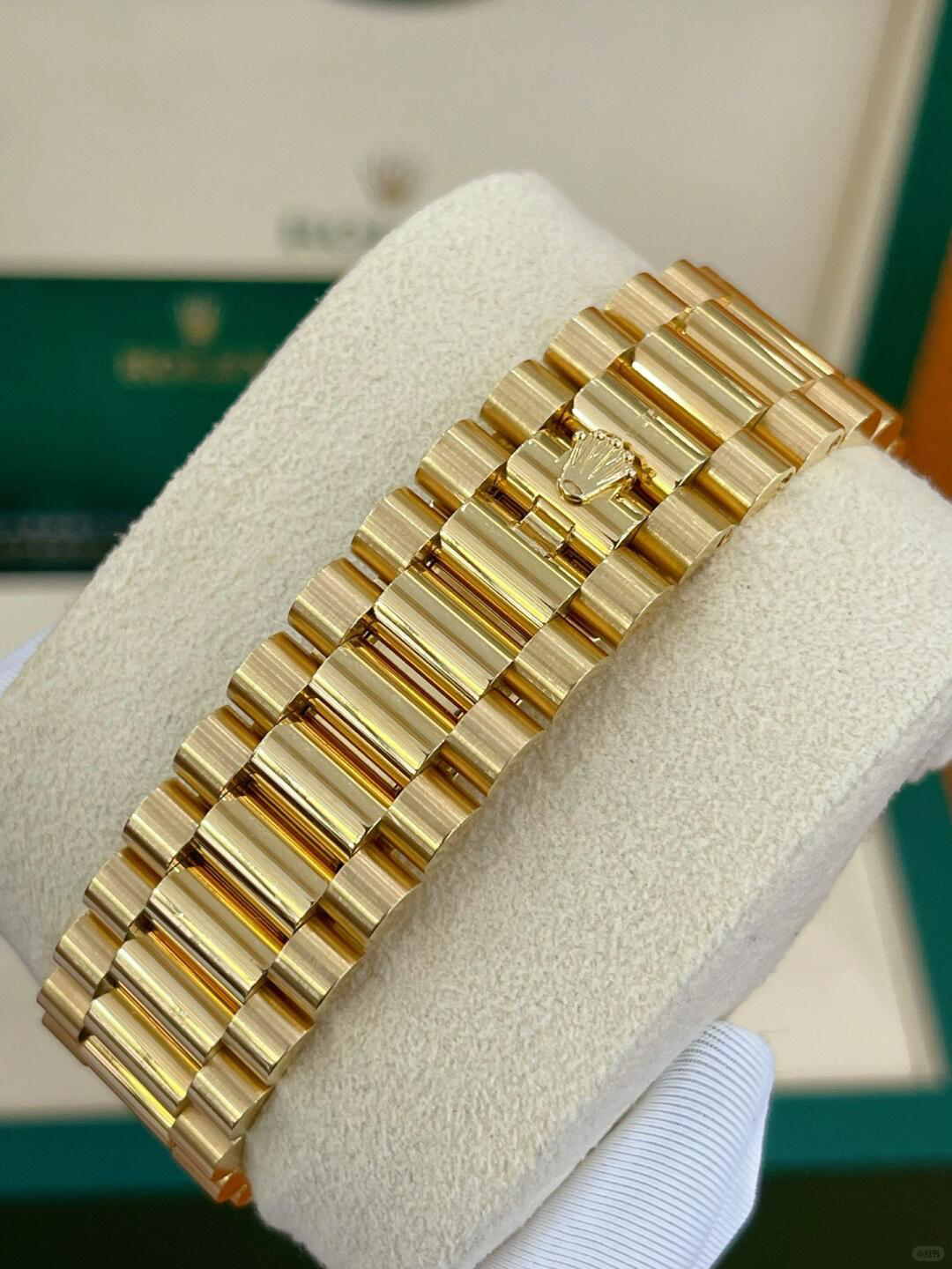 Rolex Day-Date 40mm Yellow Gold Onyx Baguette Diamond Dial Baguette Bezel m228398tbr-0001 - Image 9