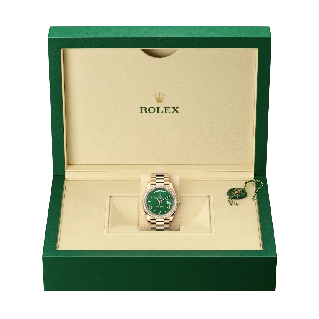 Rolex Day-Date 40 Yellow Gold Green Roman Numeral Dial Diamond Bezel M228348RBR-0040 - Image 6